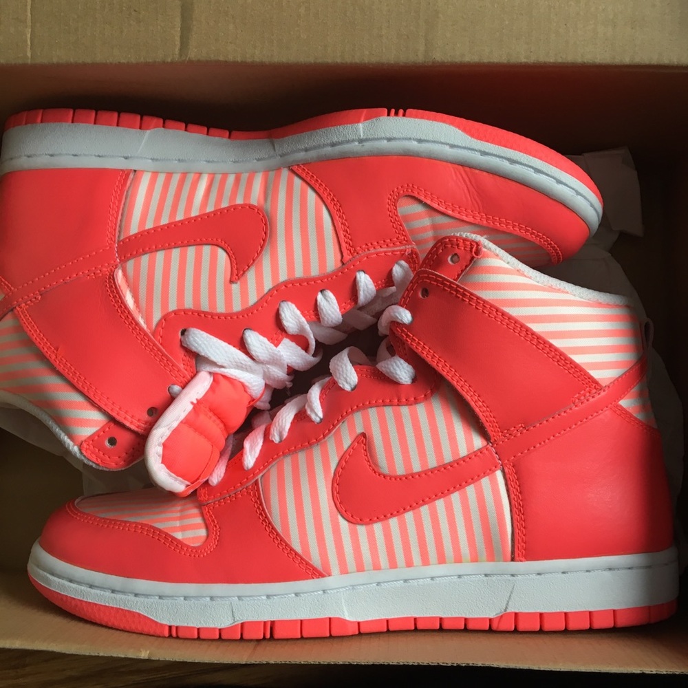 Women’s Nike Dunks